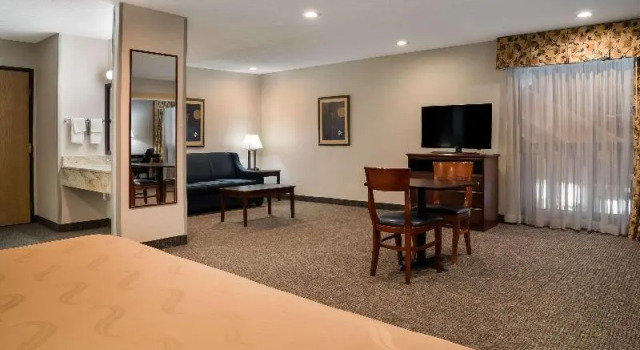 Двухместный люкс с балконом Quality Inn Grand Blanc - Flint South