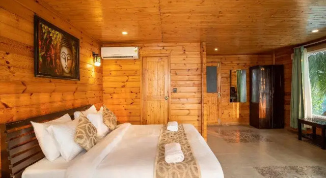 Семейный номер Standard с балконом Stone Wood Riverfront Resort, Siolim