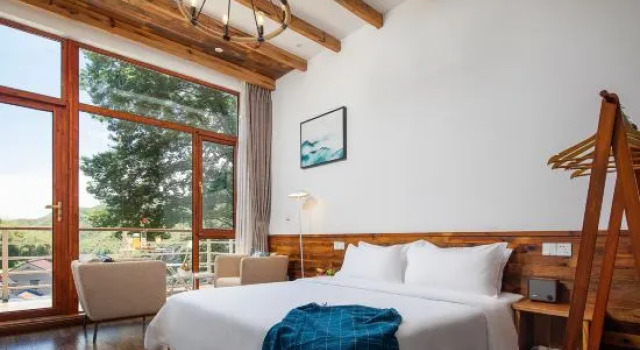 Семейный люкс с видом на внутренний двор Floral Hotel· Zhuyuewan Hotel