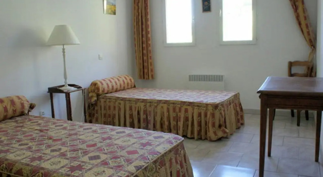 Lovely Holiday Home in Saint-saturnin-lès-apt With Pool
