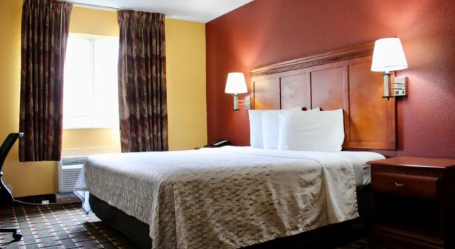 Номер Standard HomeTown Inn & Suites