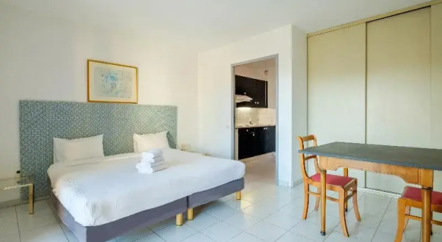 Студия с балконом Residhotel Villa Maupassant