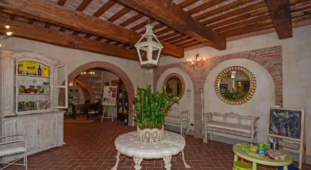 Agriturismo Valliferone, Boek Hotel Crespina Toscane