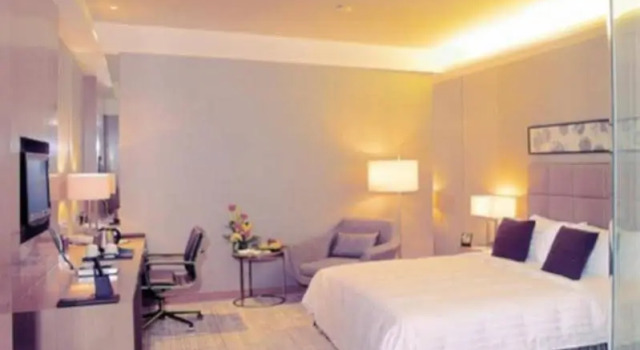 Howard Johnson Changshan Lake Plaza Changle, Book Hotel Hoteller i Yueyang med pool, Swimmingpool
