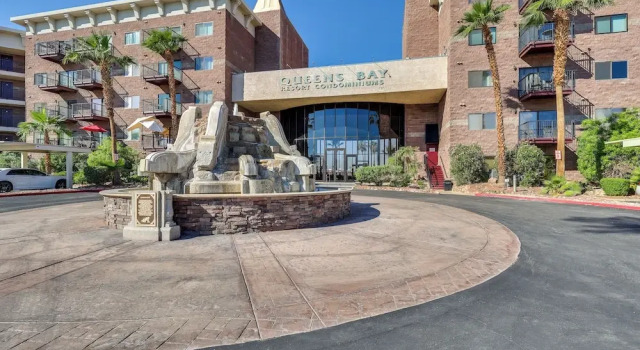 London Bridge Views: Havasu Condo on Golf Course