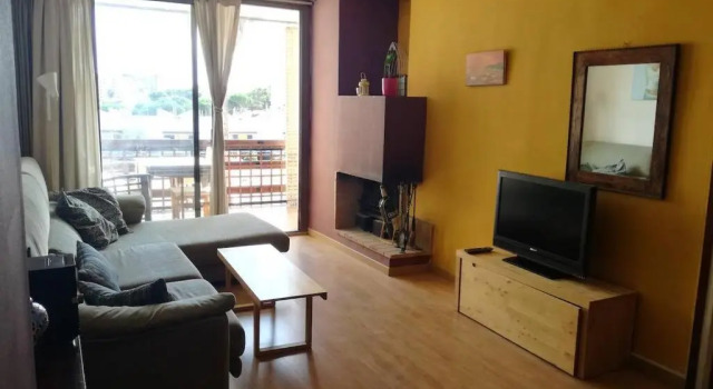 Apartament a Roses. Terrassa i piscina comunitaria