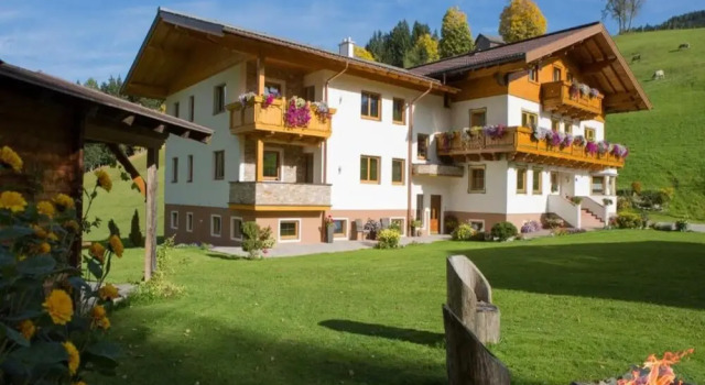 Апартаменты Classic Spacious Holiday Home Near Ski Area in Kaltenbach