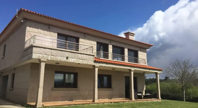 House With 4 Bedrooms in Sanjenjo, With Shared Pool, Enclosed Garden and Wifi, Забронировать Отель Оутейро Sanxenxo Municipality