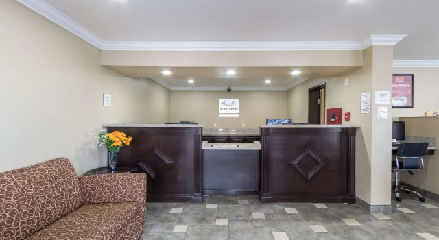 Econo Lodge Inn & Suites Escondido Downtown