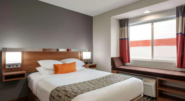 Двухместный люкс Microtel Inn & Suites by Wyndham