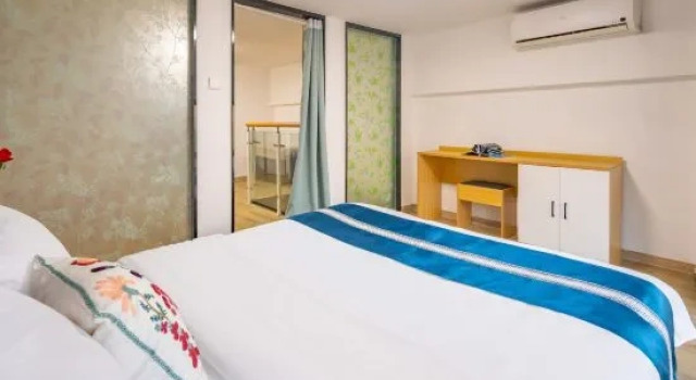 Люкс Mu'en Loft Light Luxury Apartment (Qingdao North Railway Station)