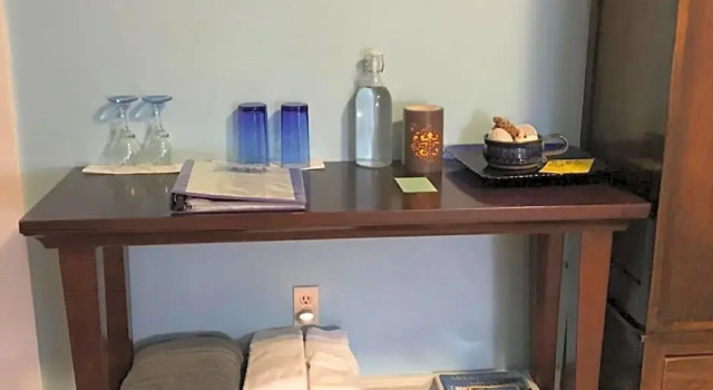 Трёхместный люкс Mountain Meadows Inn & Chalet Suites