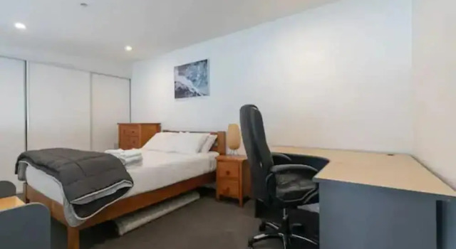 Roomy Loft 2 Bedroom w/ Free Parking Zodiak Stays, Забронировать Дом для отпуска Виллы Окленда, Вилла