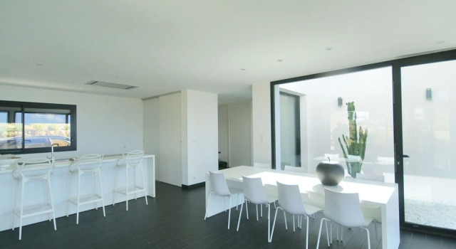 Spacious Villa in Albitreccia with Swimming Pool