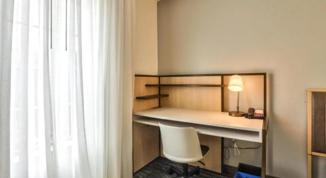 Люкс с 2 комнатами MainStay Suites