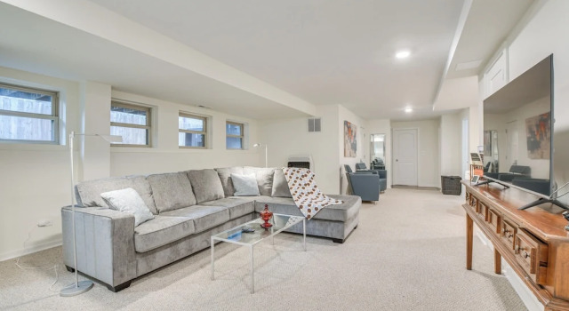 Апартаменты Walk to Lake Michigan: Chicago Apt w/ Yard