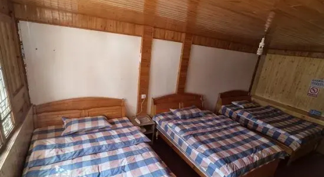 Кровать в общем номере (женский номер) Ben Li Wan Family Hotel