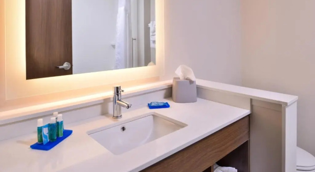 Четырёхместный номер Standard Holiday Inn Express & Suites Farmville by IHG