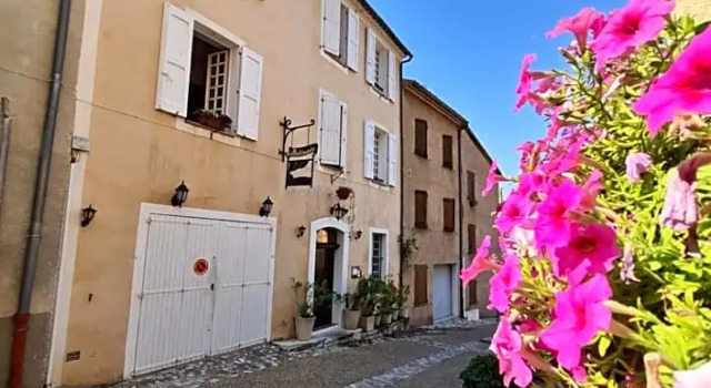 Le Baldaquin