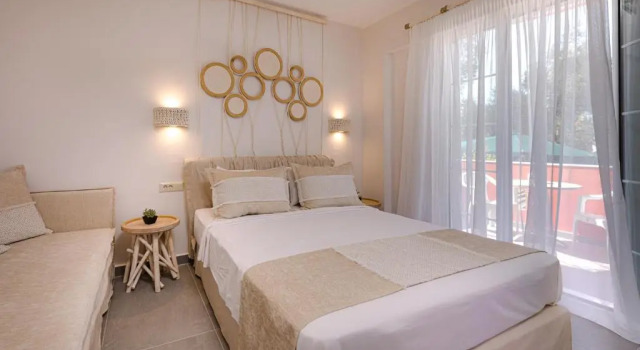 Студия Superior Spiros Family Apts