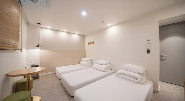 Трёхместный номер Standard Elegance hotel hwangridan