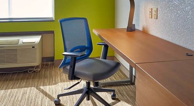 Двухместный люкс Holiday Inn Express Hotel and Suites Akron South-Airport Area by IHG