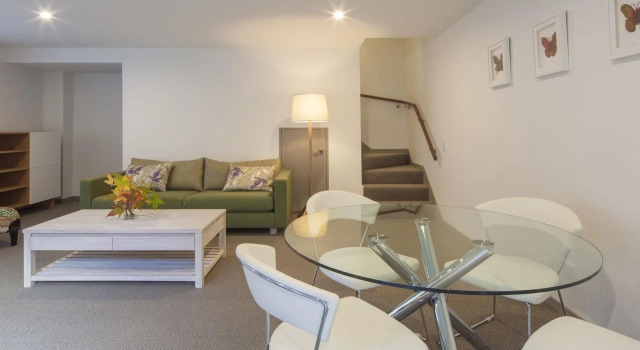 Apartment M2 2BR Near Queenstown Centre, Забронировать Апартаменты/квартира Куинстаун 