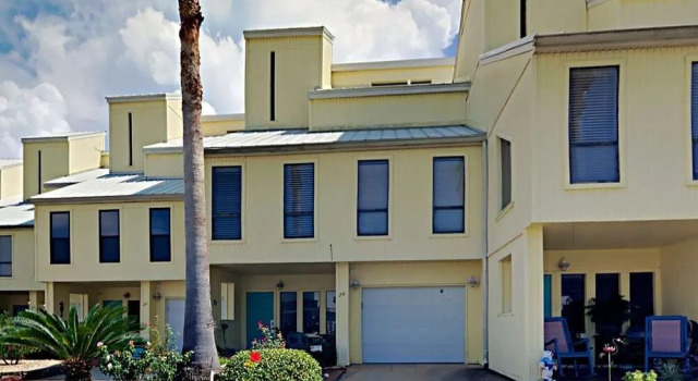 Buena Vida Townhomes by Southern Vacation Rentals, Забронировать Дом для отпуска Отели Наварр с парковкой, рядом с Navarre Beach Fishing Pier, Парковка