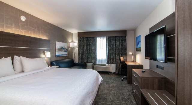 Четырёхместный номер Standard Holiday Inn Express Spokane-Downtown by IHG