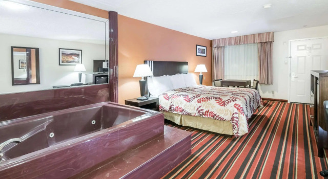 Двухместный люкс Days Inn & Suites by Wyndham Winnie