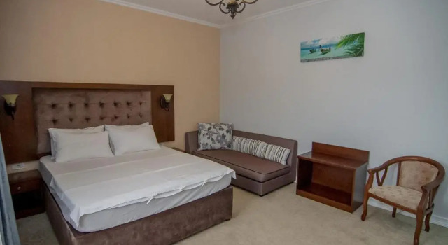 Семейный номер Standard с видом на бассейн Hotel MaRailiS Mangalia