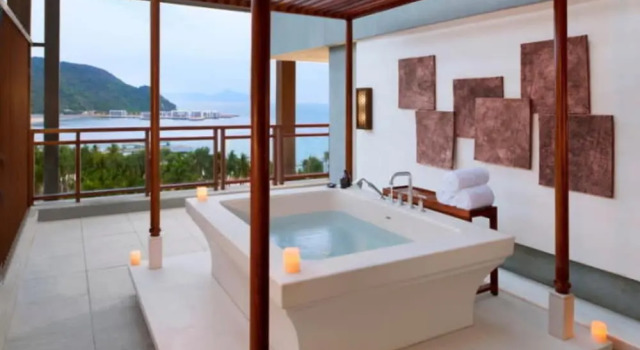 Люкс с видом на сад Sanya LUHUITOU Resort & Spa