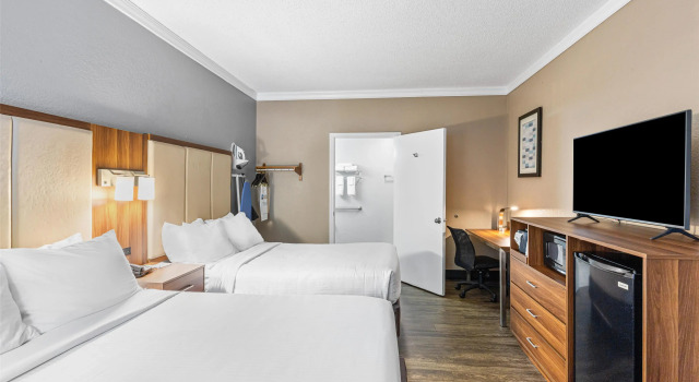Четырёхместный номер Standard SureStay Hotel by Best Western Helen Downtown