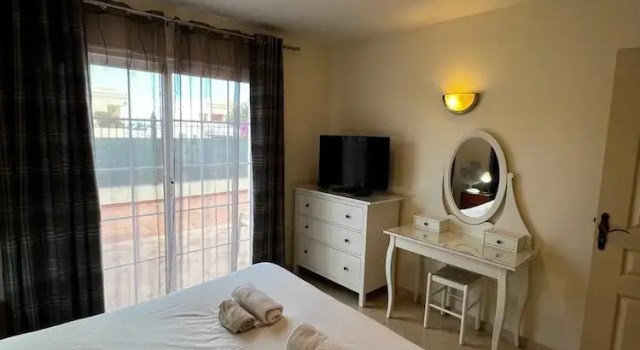 Апартаменты с 2 комнатами с балконом и с видом на горы Elegant Palm Mar Apartment