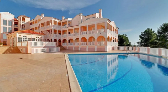 Portim O Solar DO VAU With Pool by Homing, Забронировать Отель Отели Портиман с парковкой, рядом с Пляж Кареануш, Парковка