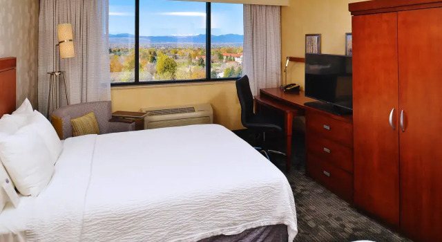 Двухместный номер Standard с видом на горы Courtyard by Marriott Denver Cherry Creek
