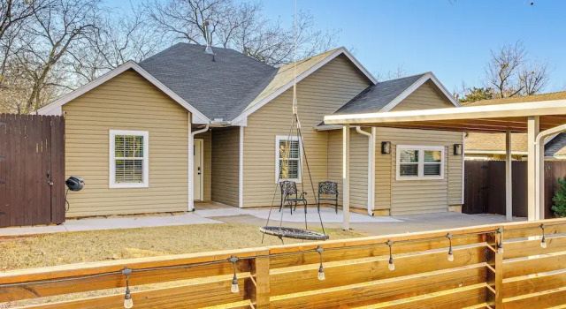 Sauna, Hot Tub & Cold Plunge: Oklahoma City Home!, Varaa Lomakoti Mökit kohteessa Oklahoma, Mökki