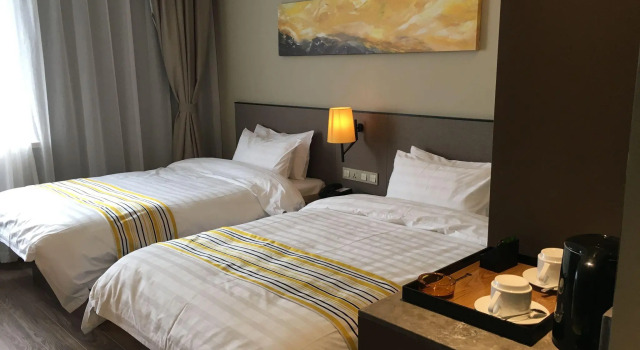 Homeinn Plus Shanghai People Square East Jinling Road Hotel, Varaa Hotelli Shanghai Shanghai