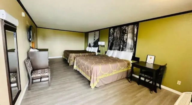Четырёхместный номер Business Super 8 by Wyndham Crescent City