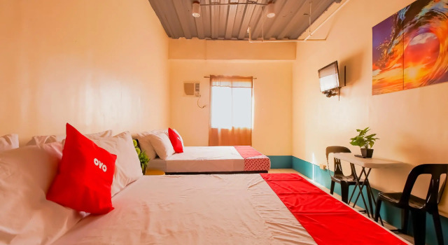 Семейный люкс RedDoorz at Crowne One Condo