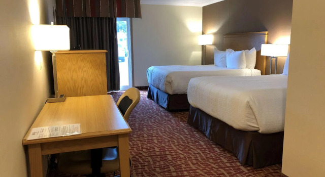 Четырёхместный номер Standard Best Western Plus Cobourg Inn & Convention Centre