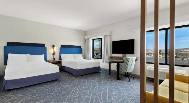 Четырёхместная студия Hampton Inn & Suites Corona, Ca