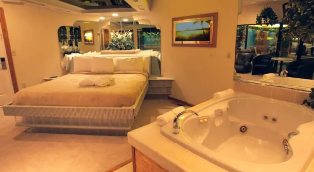 Sybaris Pool Suites Indianapolis, Rezerwuj Hotel Hotele w Indianapolis z basenem, Basen