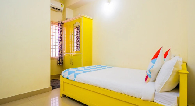 OYO 14081 Home Cozy Stay Elamakkara, Забронировать Отель Отели и гостиницы Эрамаллур, Отель