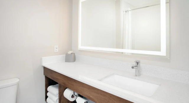 Двухместный люкс Holiday Inn Express & Suites Port Washington by IHG