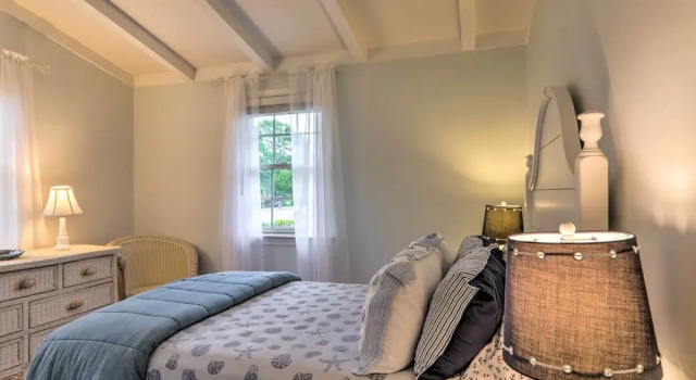 Коттедж Charming Hyannis Cottage: 1 Mi to Beach!