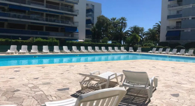 Апартаменты с 2 комнатами Appartement Au bord de la mer, vue plage , piscine, parking