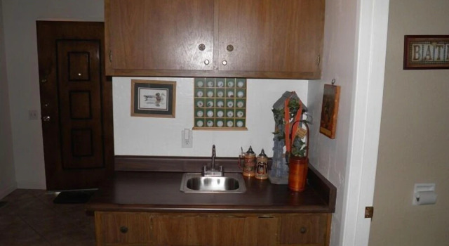 Коттедж с 3 комнатами 3832 Regina Rd.