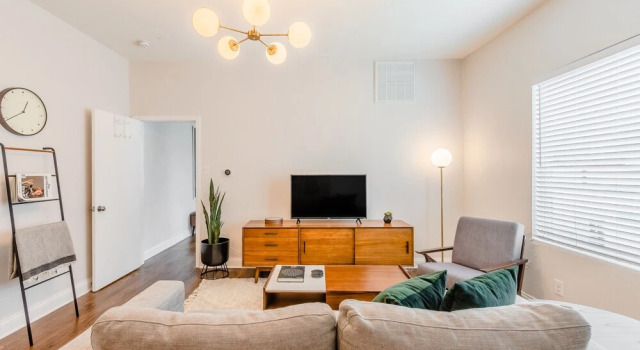 Abode Dallas - The Cedars Downtown, Забронировать Апартаменты/квартира Отели Далласа с парковкой, рядом с Концертный зал South Side, Парковка