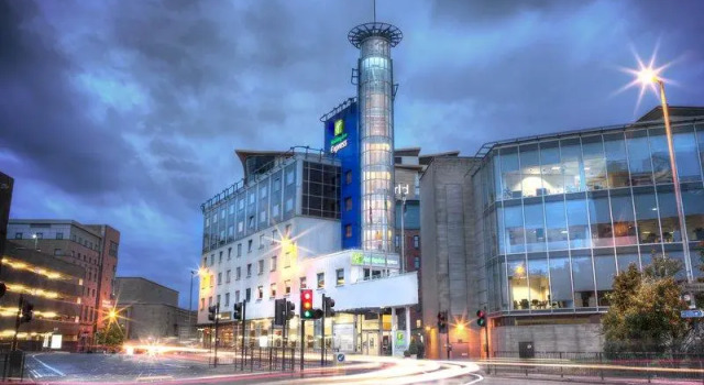 Кровать в общем номере Holiday Inn Express Glasgow City Theatreland by IHG